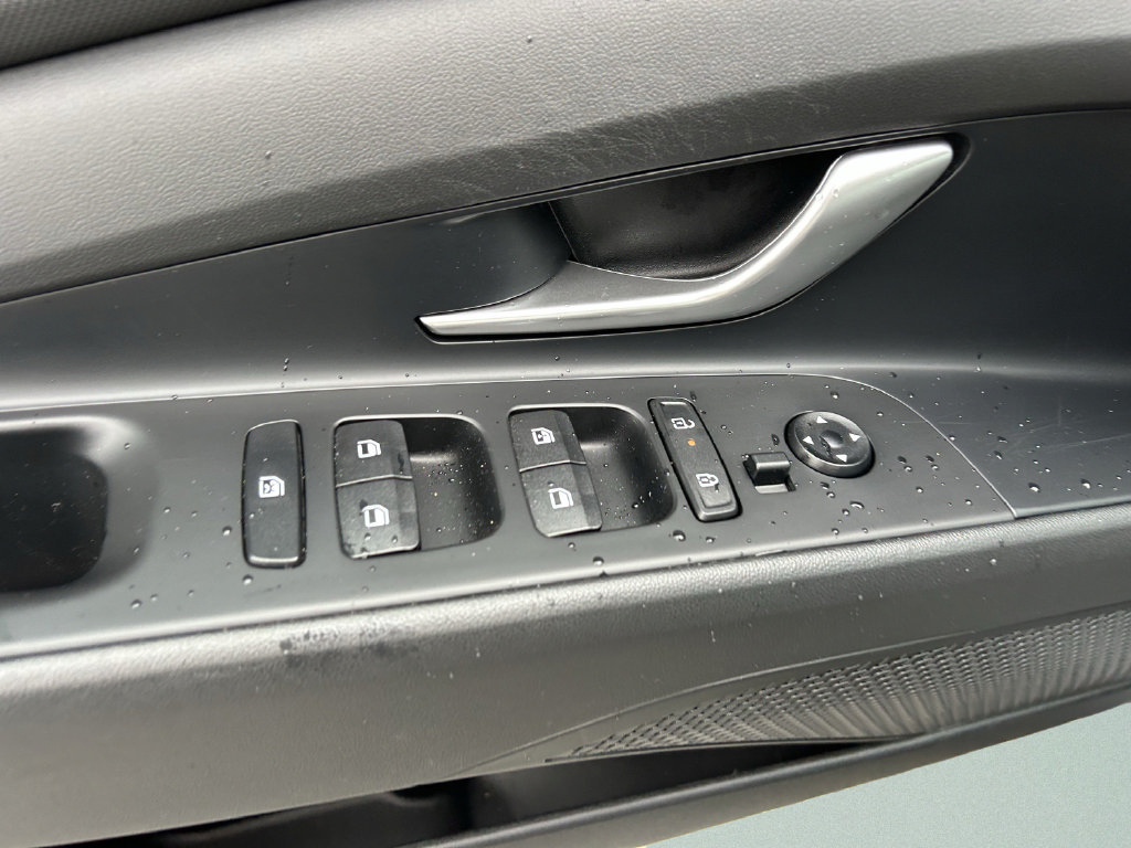 Certified 2024 Hyundai Elantra Limited FWD image 22