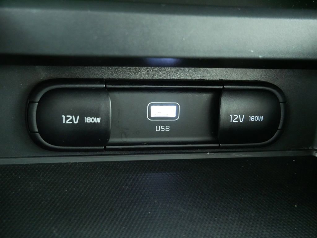 Certified 2025 Kia Soul LX FWD image 33
