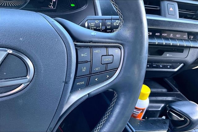 Used 2020 Lexus UX 200 w/ Premium Package image 19