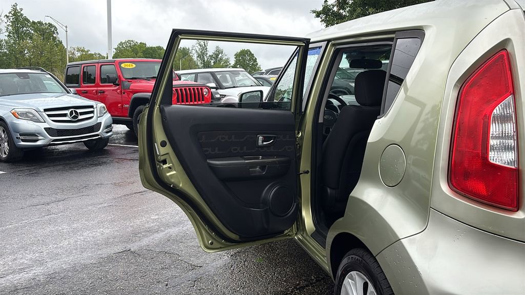 Used 2013 Kia Soul + FWD image 26