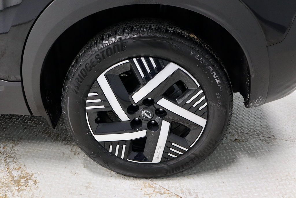 Certified 2025 Nissan Kicks SV image 18