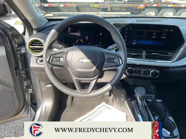 Used 2025 Chevrolet Trax LT FWD image 15