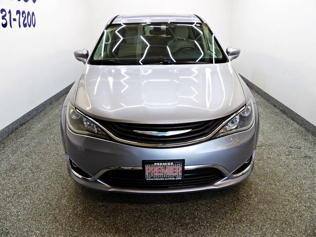Used 2017 Chrysler Pacifica Touring Plus FWD image 2