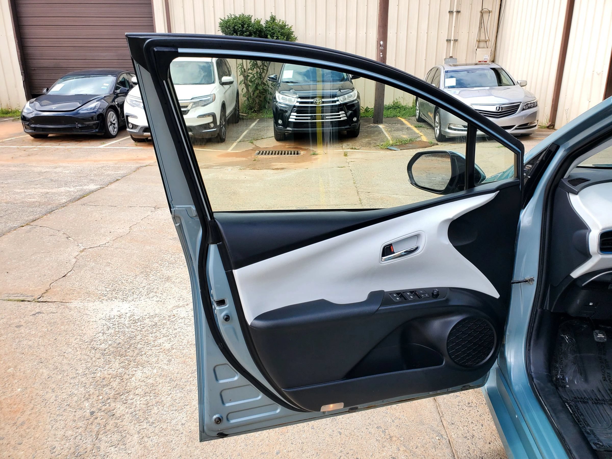 Used 2017 Toyota Prius Three w/ Carpet Mat Package FWD image 25