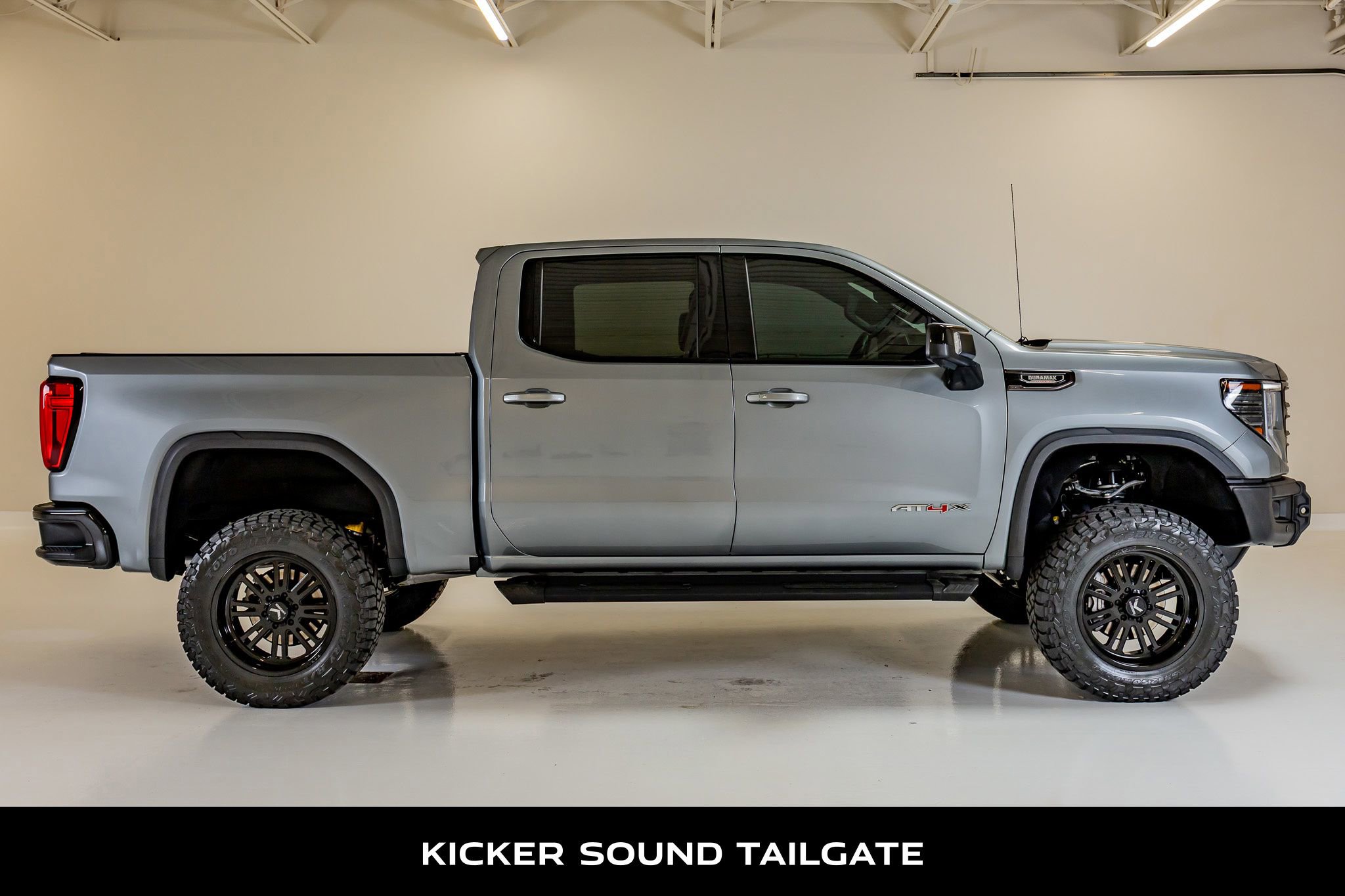 Used 2024 GMC Sierra 1500 AT4X image 10