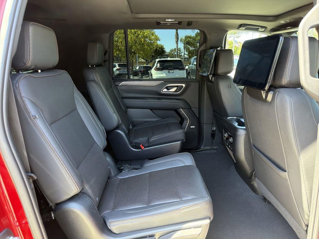 Used 2023 Chevrolet Suburban High Country image 30