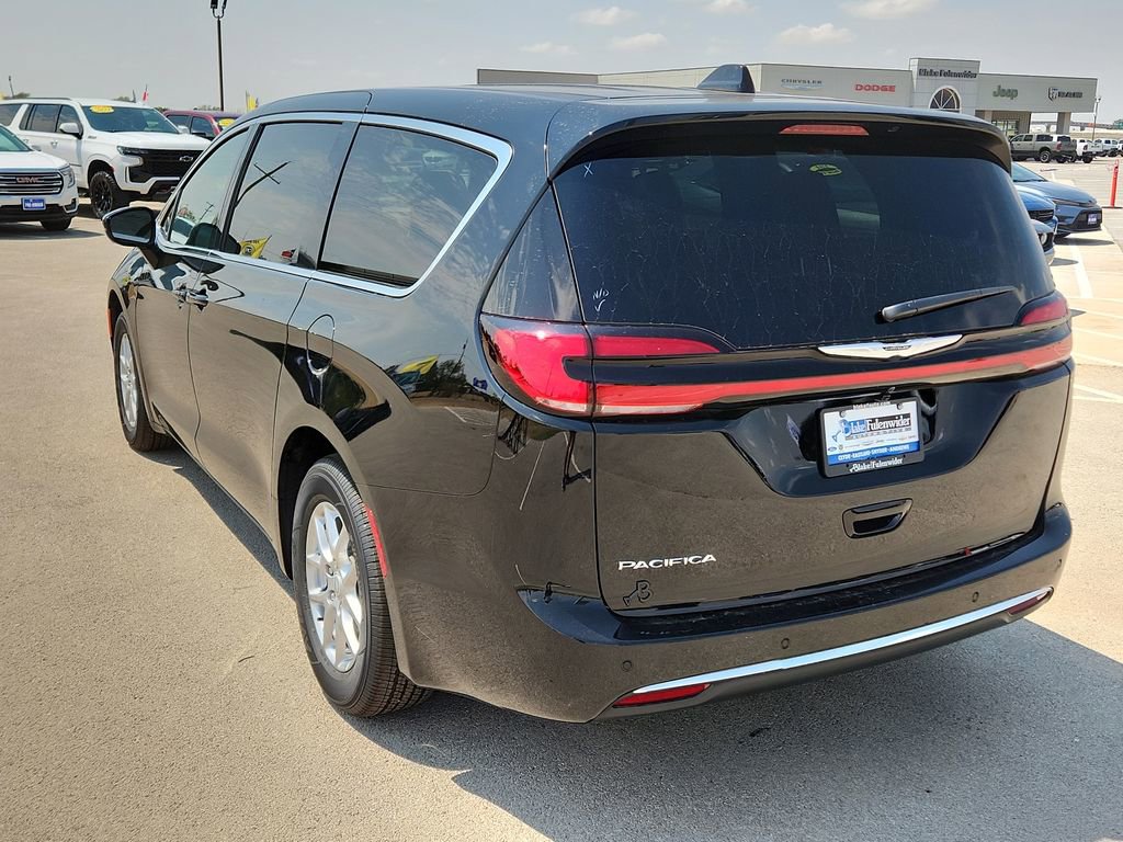 New 2026 Chrysler Pacifica Select FWD image 3