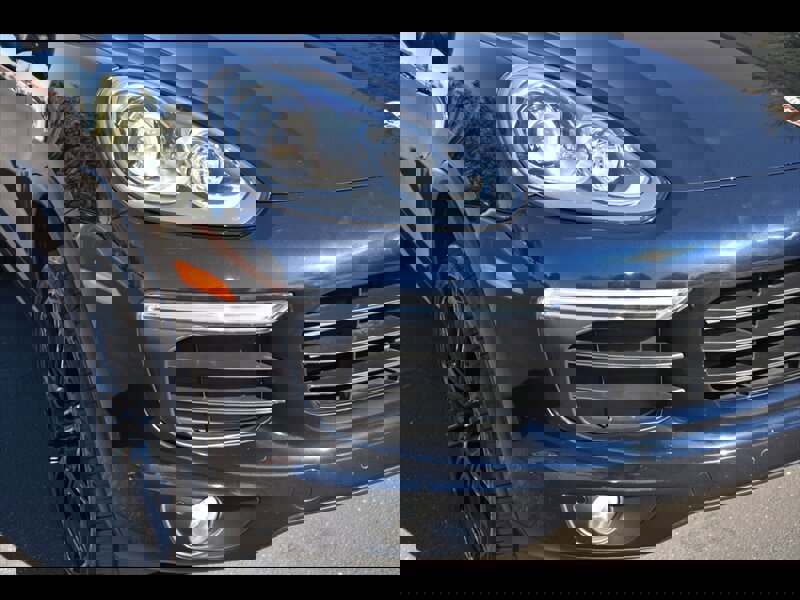 Used 2017 Porsche Cayenne S w/ Premium Package image 45