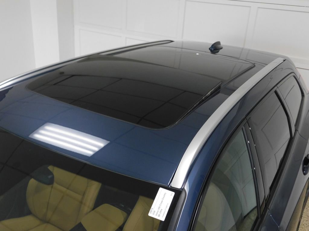 Used 2026 Volvo V90 B6 Cross Country Ultra image 22