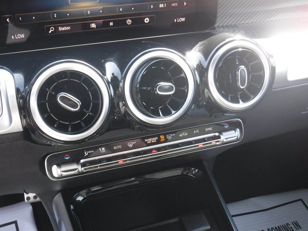 Used 2023 Mercedes-Benz GLB 250 image 20