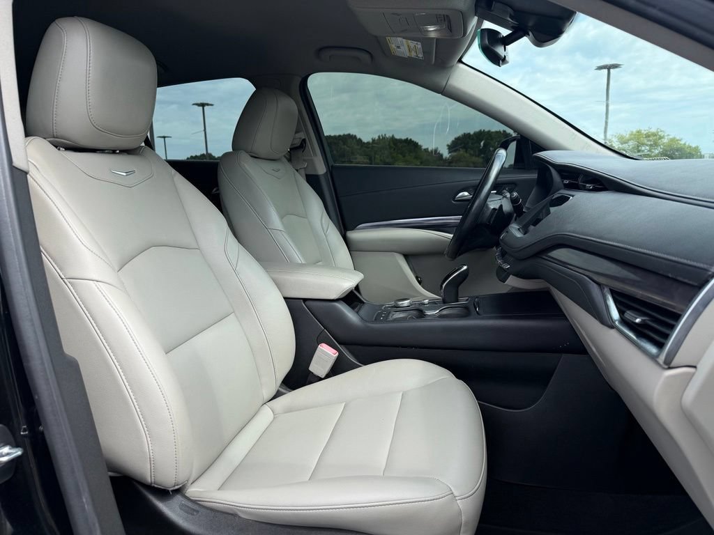 Used 2022 Cadillac XT4 Luxury FWD image 32