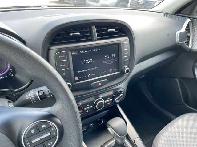 Used 2025 Kia Soul LX w/ LX Technology Package FWD image 21