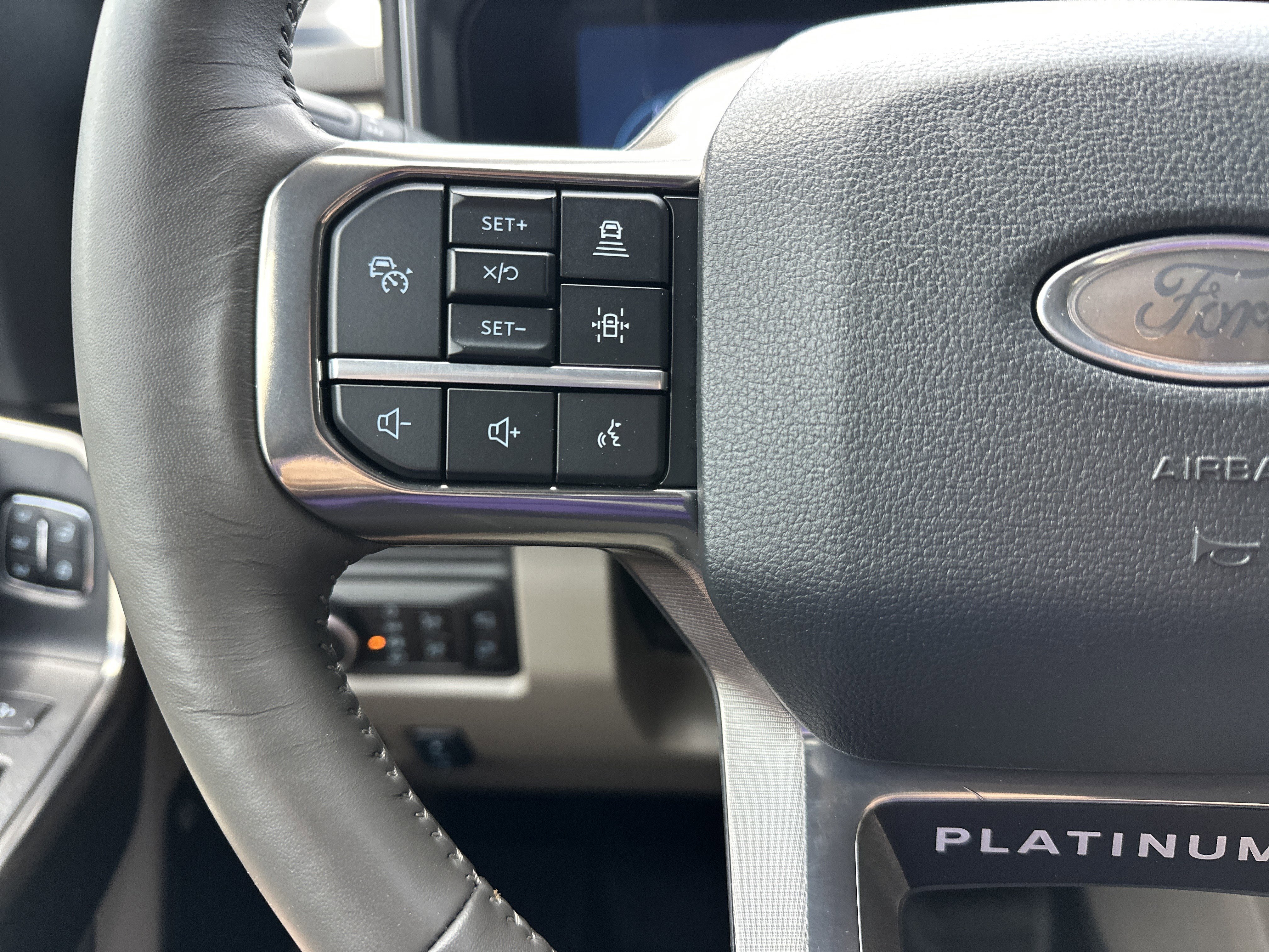 Used 2025 Ford F250 Platinum w/ Platinum Plus Package image 18