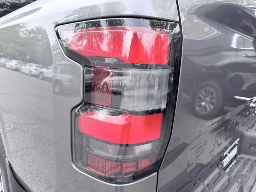 Used 2025 Nissan Frontier SV w/ SV Convenience Package RWD image 11