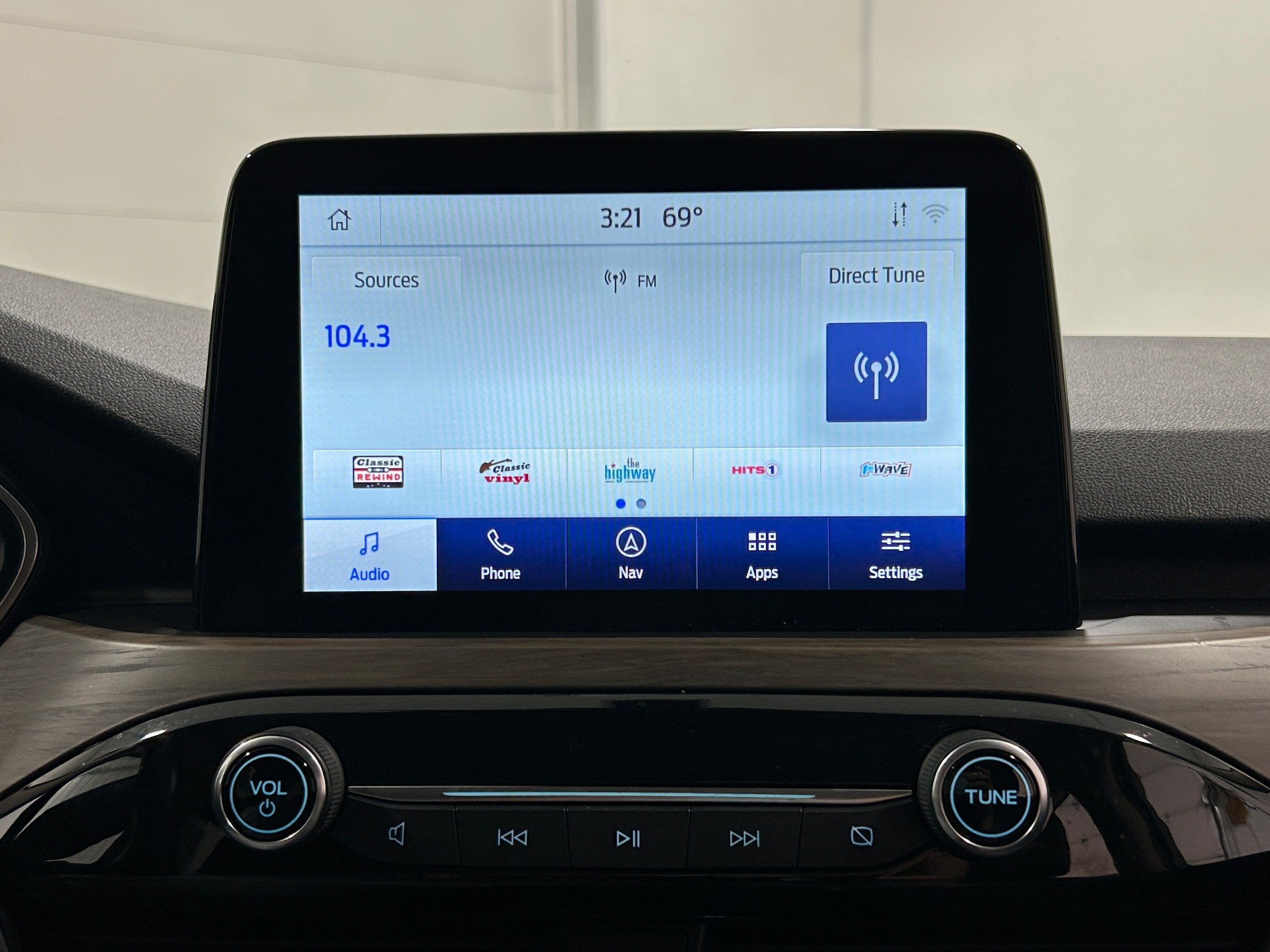 Used 2020 Ford Escape Titanium AWD/4WD image 5