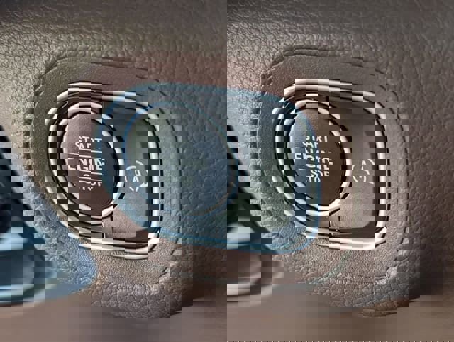 Used 2025 Mercedes-Benz GLE 350 4MATIC image 17