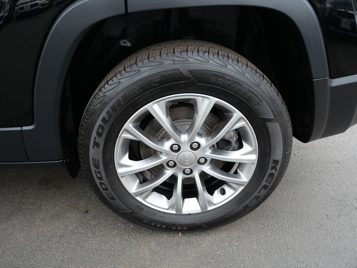 Used 2021 Jeep Cherokee Latitude Plus w/ Sun & Sound Group AWD/4WD image 35