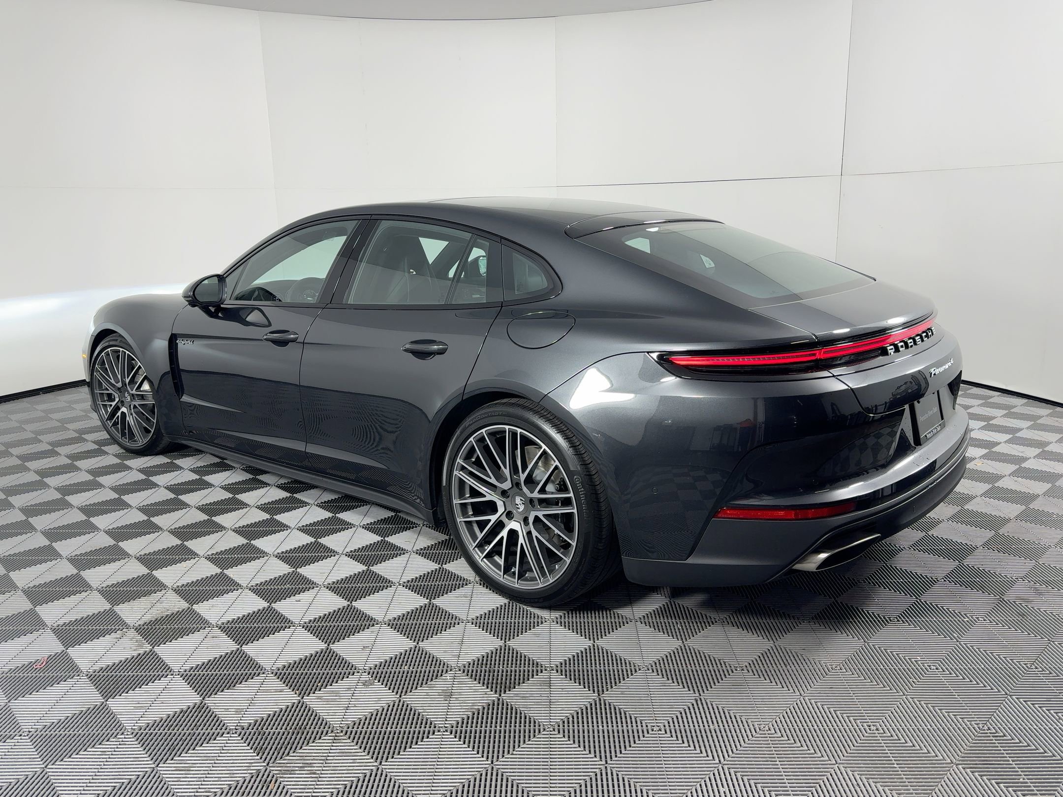 New 2026 Porsche Panamera 4 image 3