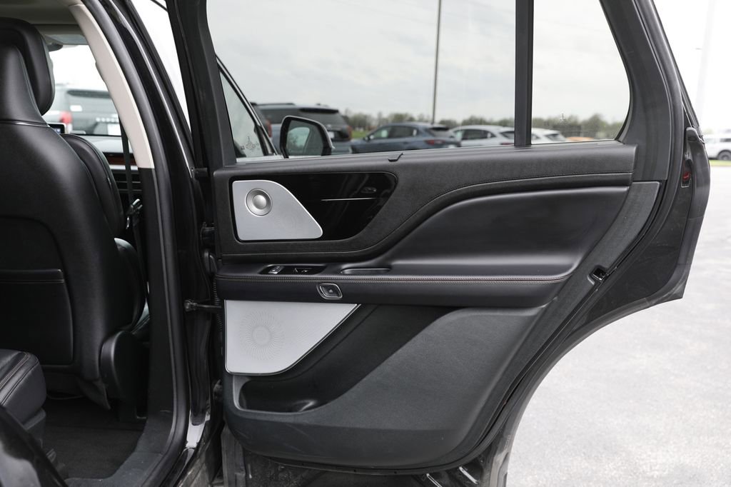 Used 2023 Lincoln Aviator Reserve w/ Equipment Group 201A image 15