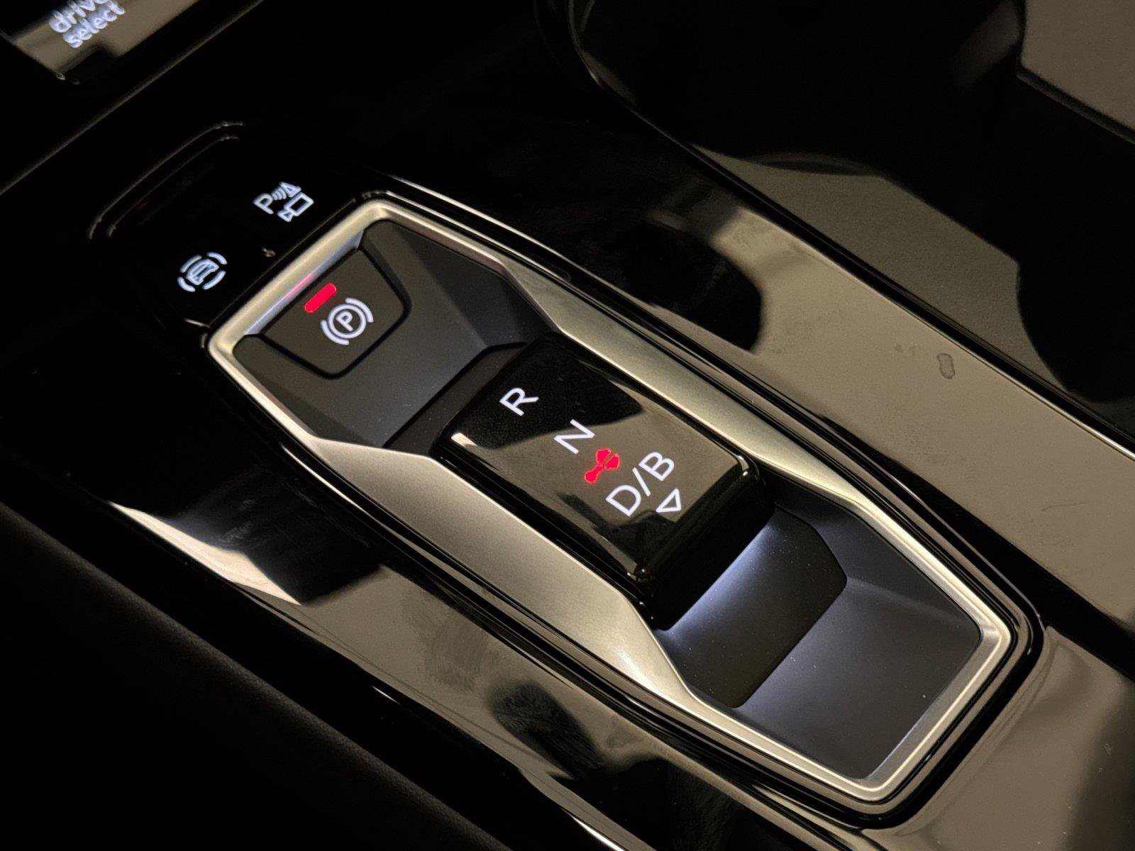 Used 2025 Audi Q6 e-tron Premium Plus AWD/4WD image 22