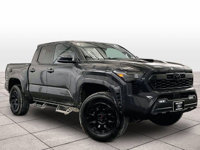 Used 2025 Toyota Tacoma TRD Sport AWD/4WD image 2