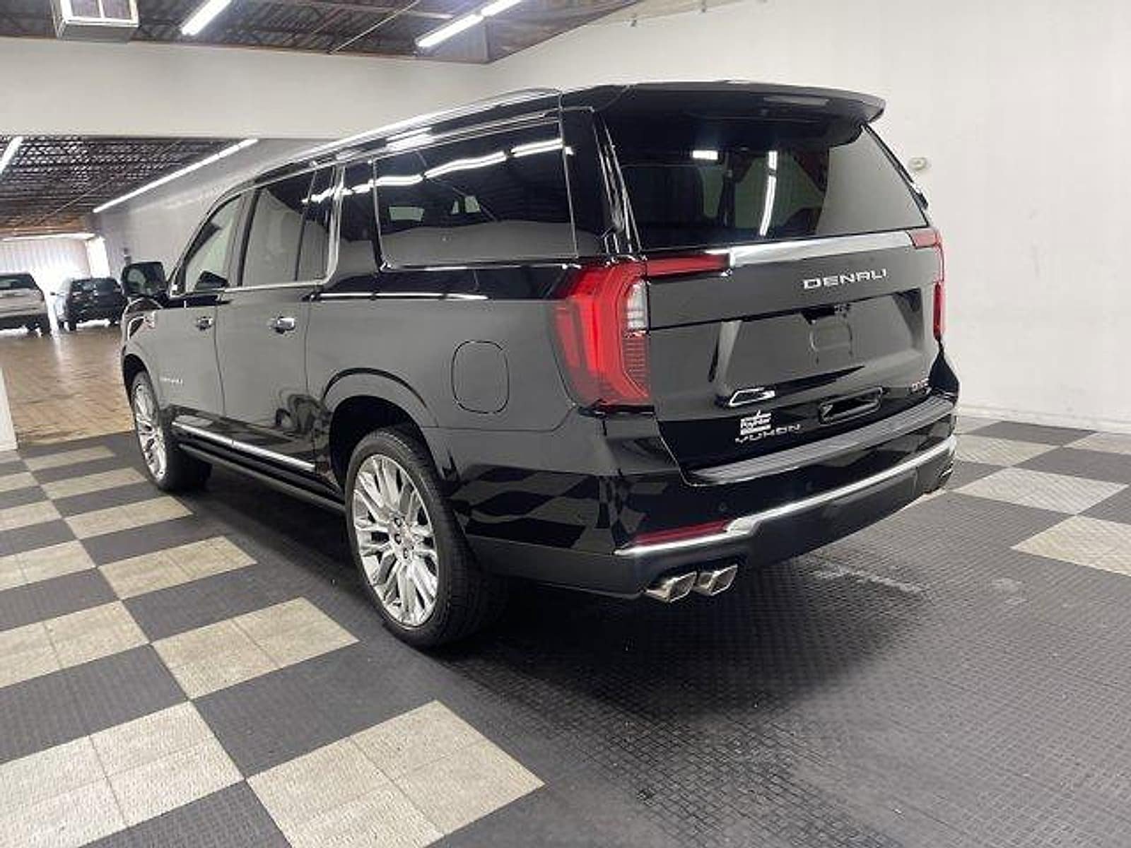 New 2026 GMC Yukon XL Denali w/ Denali Reserve Package AWD/4WD image 2