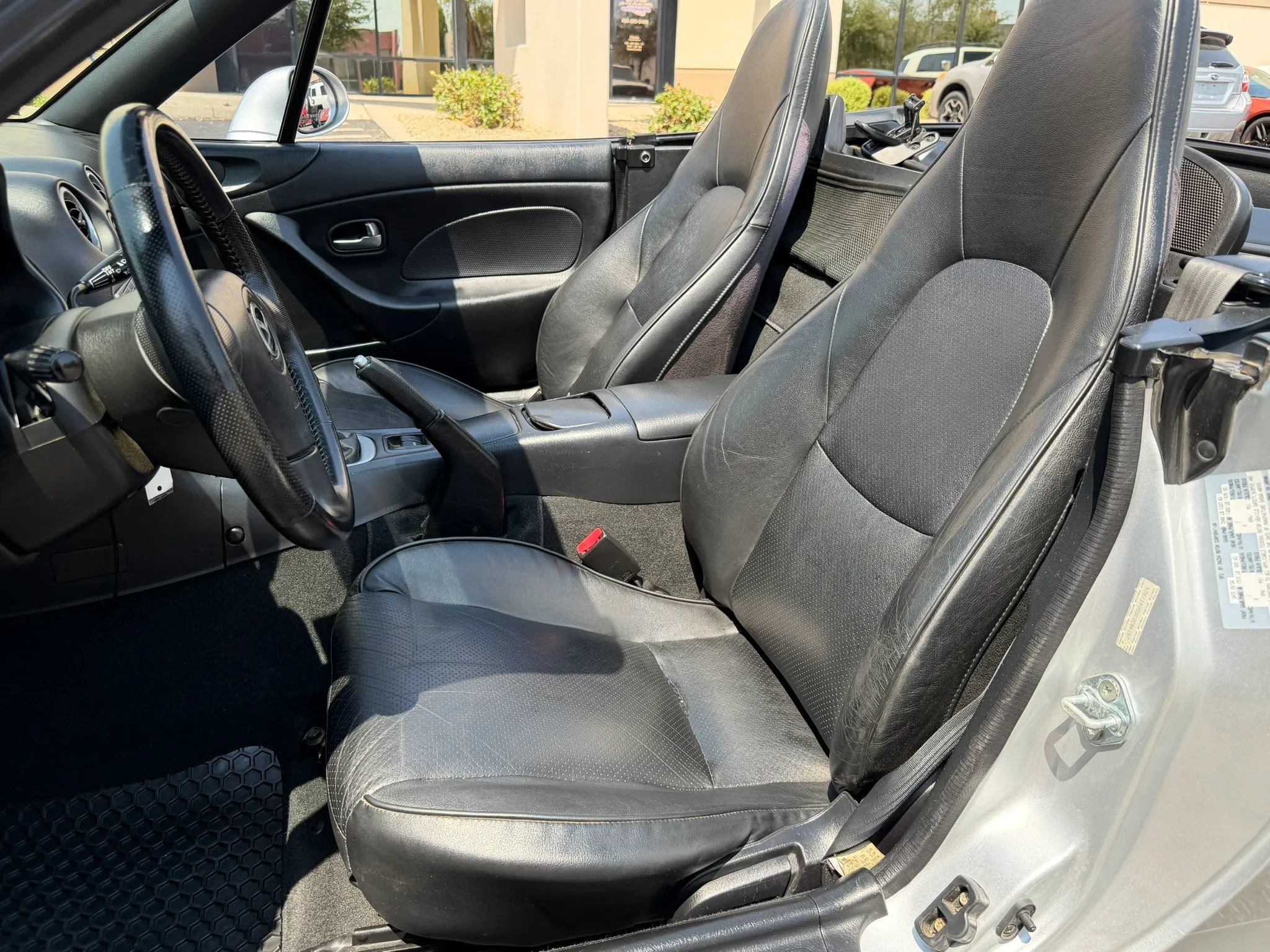Used 2005 MAZDA MX-5 Miata LS RWD image 13