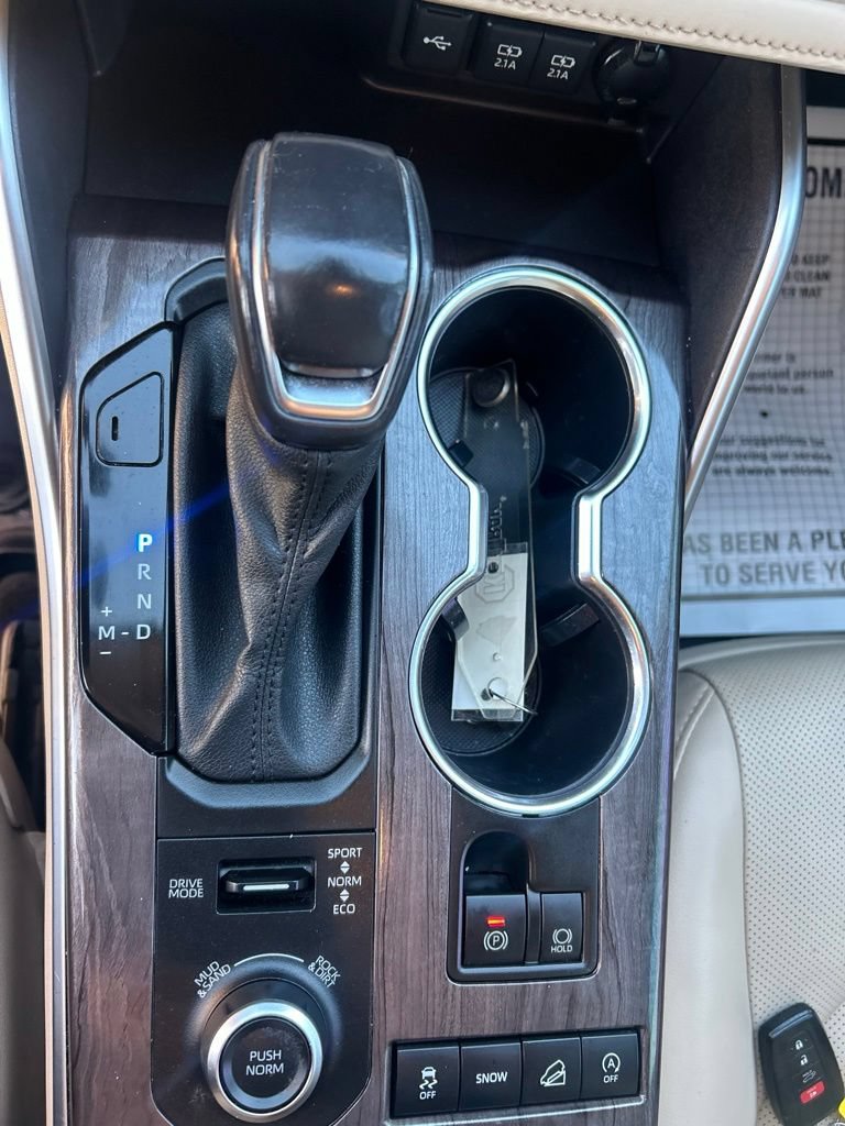 Used 2020 Toyota Highlander Limited AWD/4WD image 32