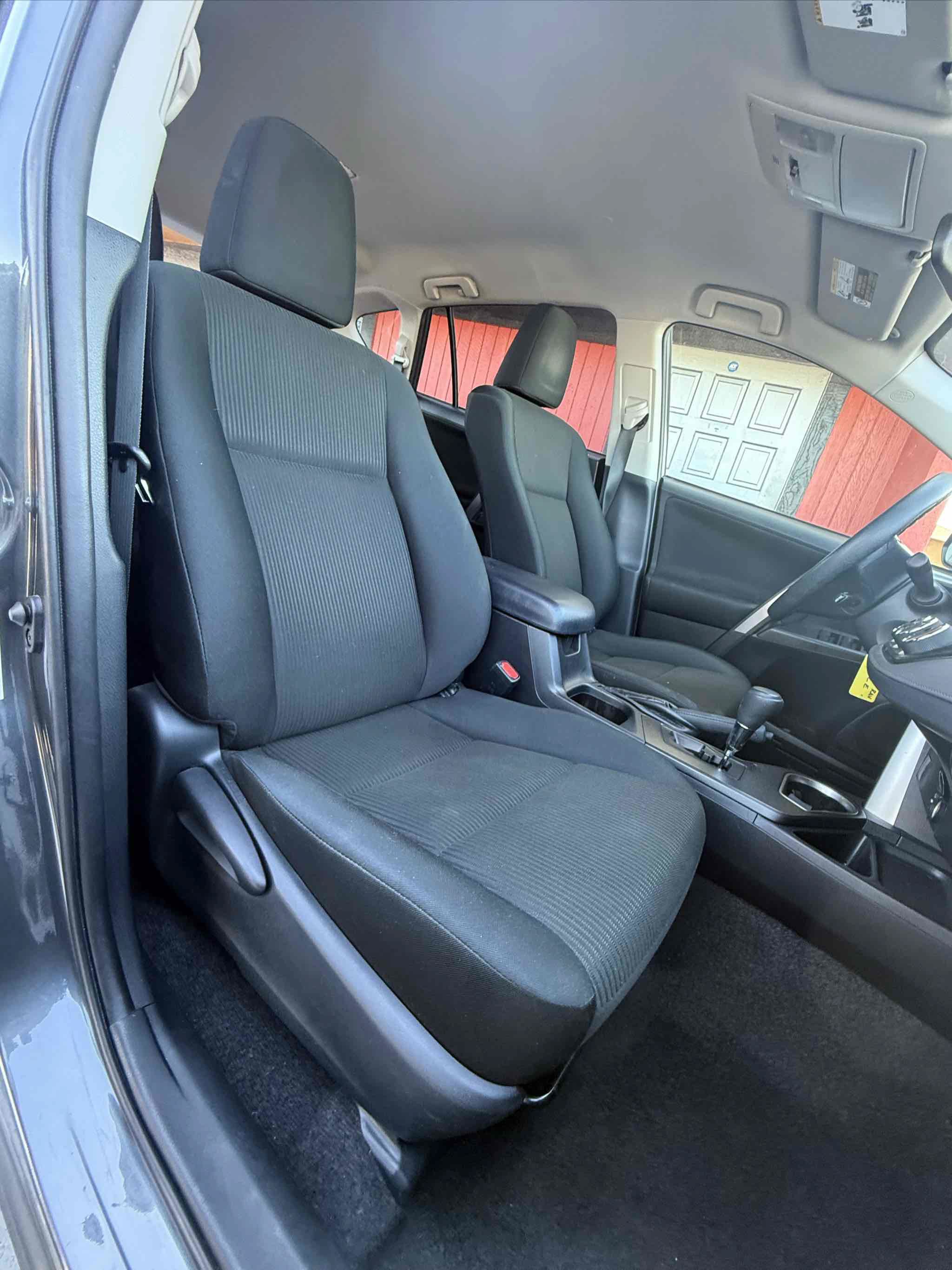 Used 2018 Toyota RAV4 LE w/ All Weather Liner Package FWD image 19