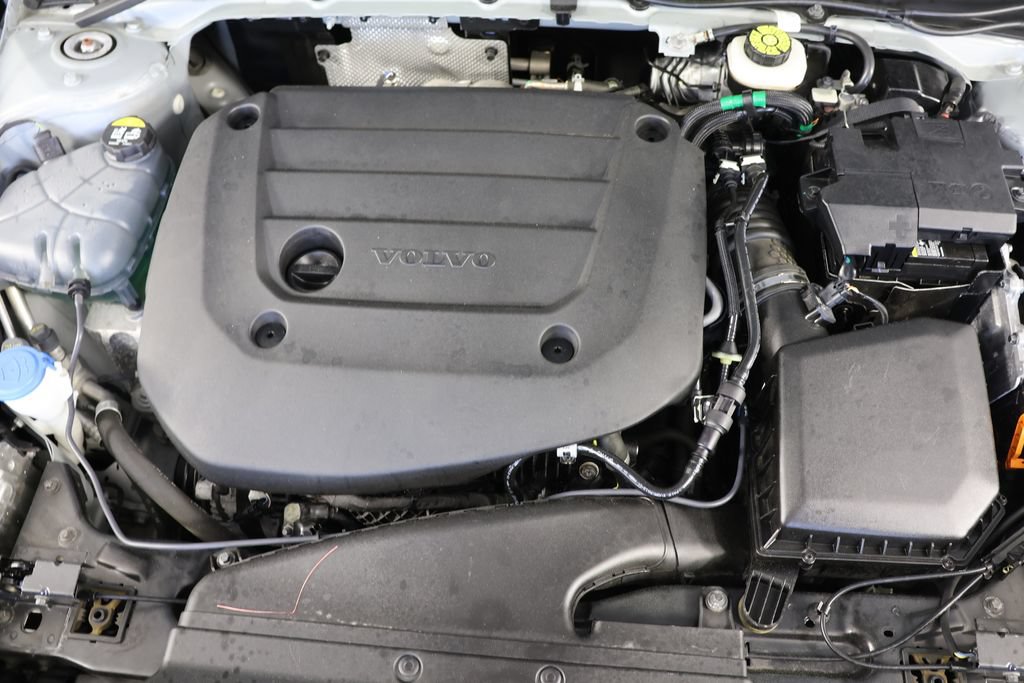 Used 2024 Volvo XC40 B5 Plus AWD/4WD image 24