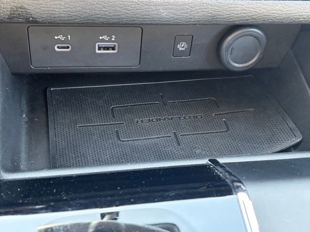 Used 2024 Mitsubishi Outlander SE image 23