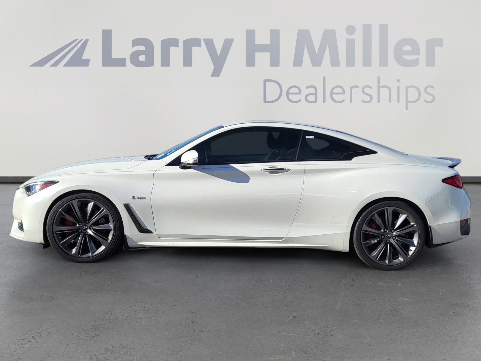 Used 2018 INFINITI Q60 Red Sport 400 w/ Sensory Package 3.0T Sport image 2