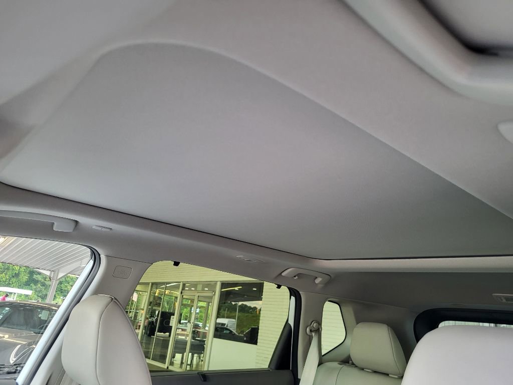 Used 2023 Nissan Rogue SV w/ SV Premium B Package image 13