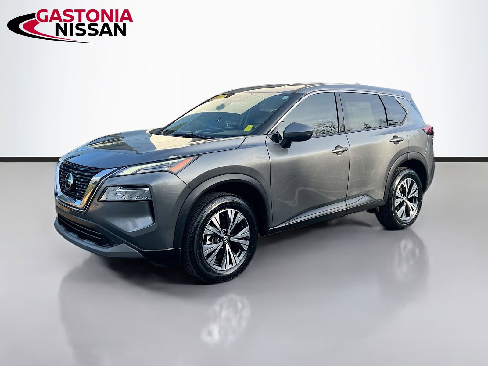 Used 2021 Nissan Rogue SV image 3