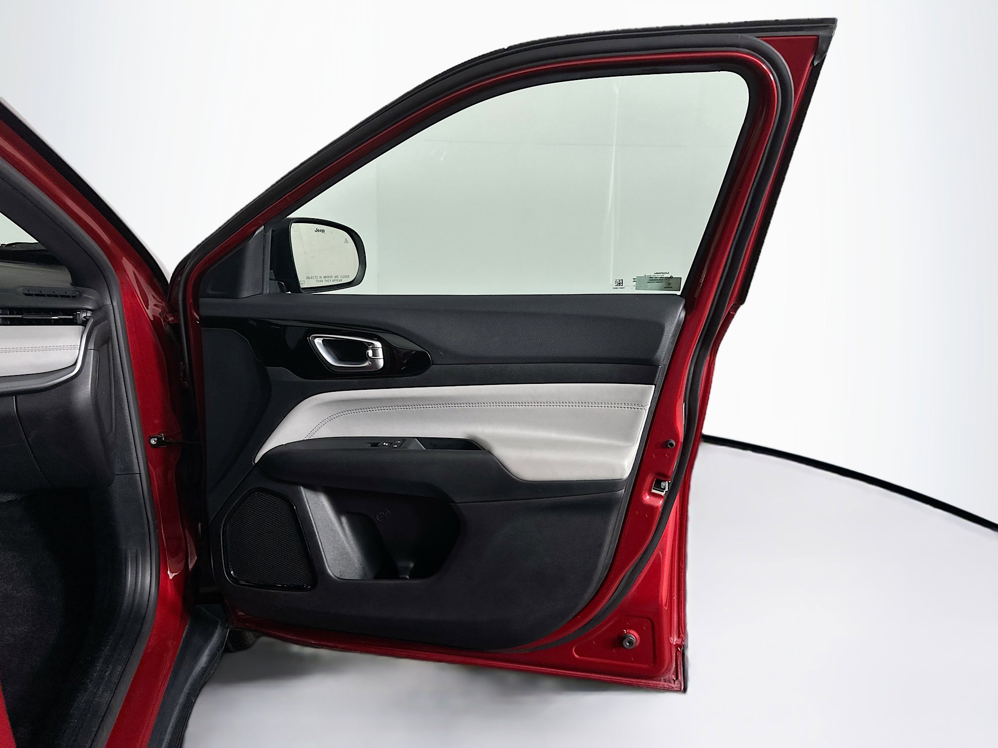 Used 2025 Jeep Compass Limited image 31