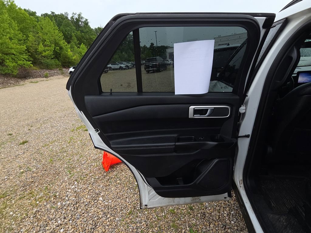 Used 2020 Ford Explorer XLT w/ Equipment Group 202A AWD/4WD image 12