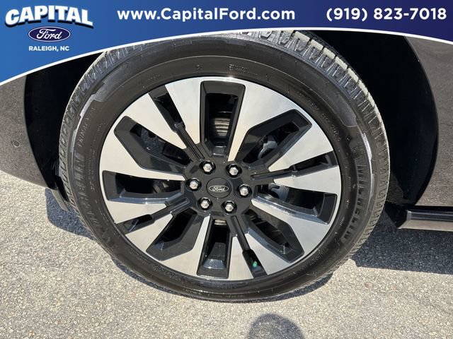 Certified 2025 Ford Expedition Max Platinum w/ Driver's Package AWD/4WD image 12