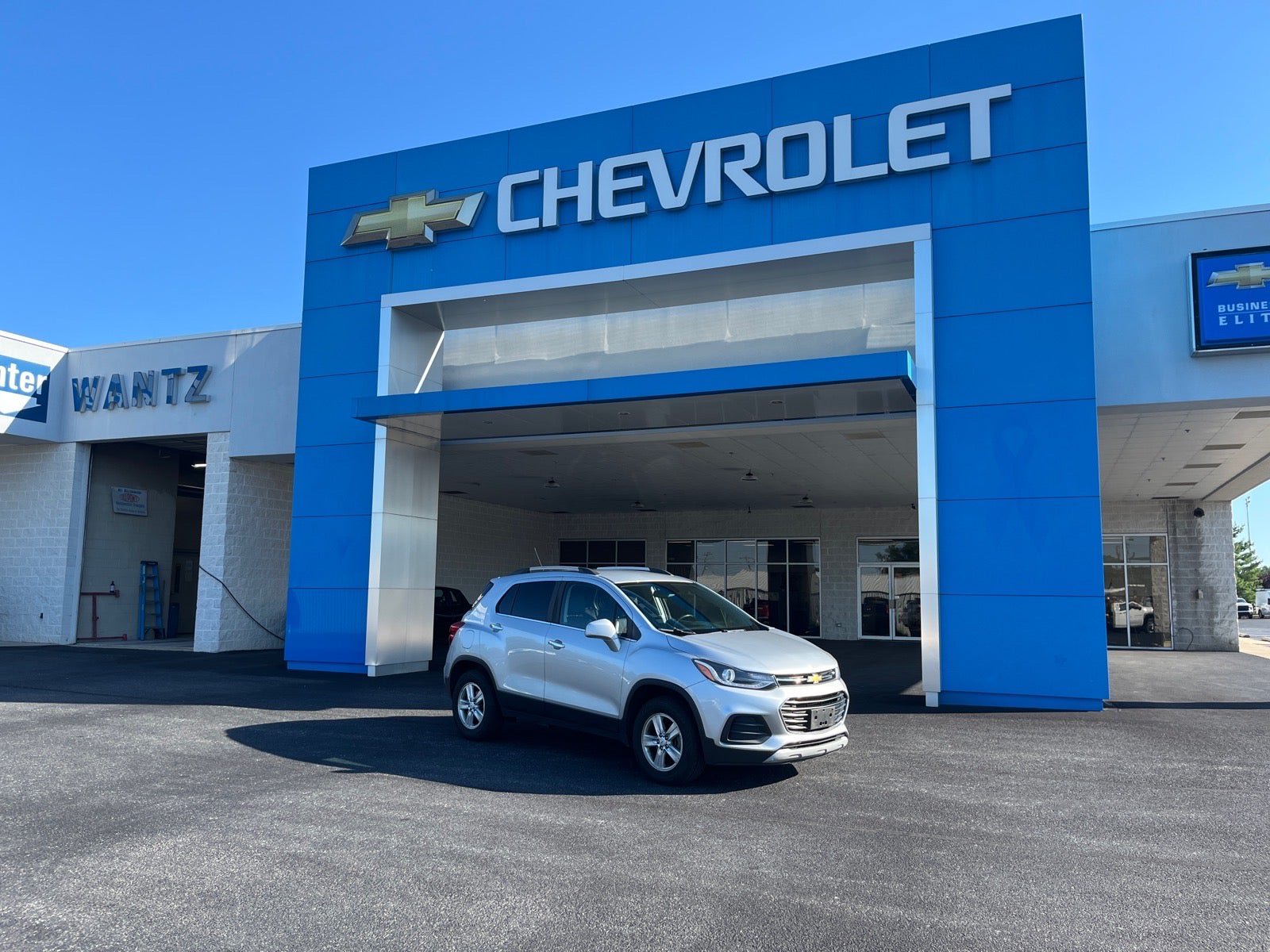 Used 2019 Chevrolet Trax LT w/ LT Convenience Package AWD/4WD image 1
