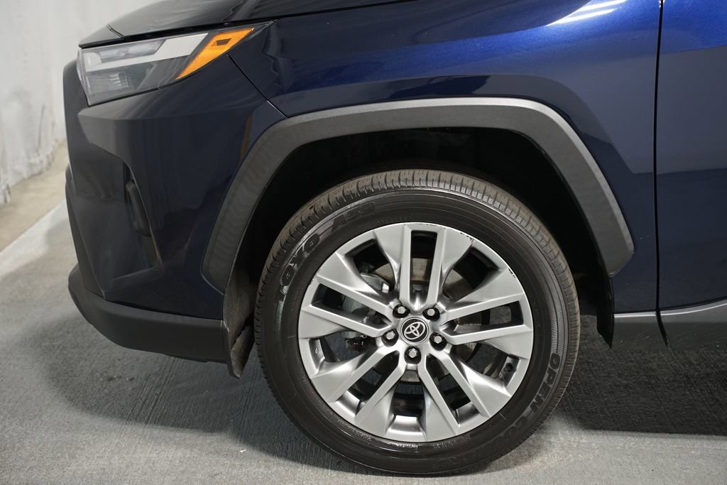 Used 2023 Toyota RAV4 XLE Premium FWD image 5