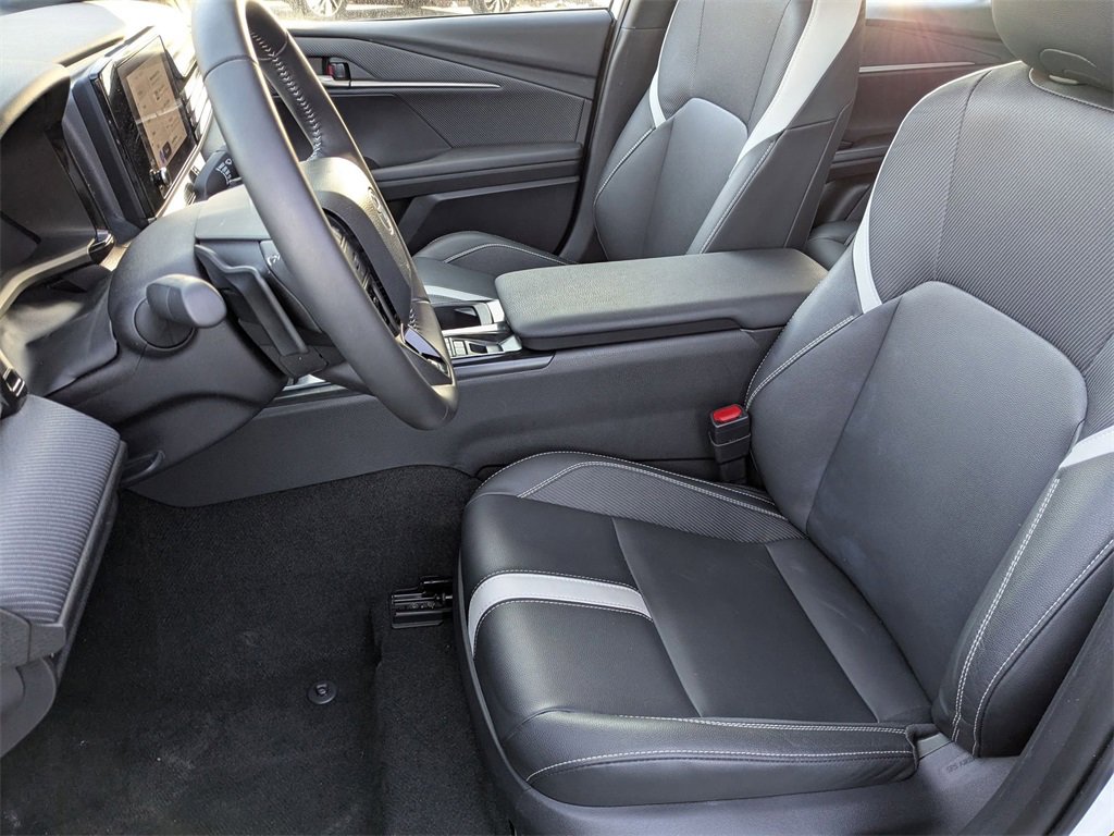 Used 2025 Toyota Camry SE image 18