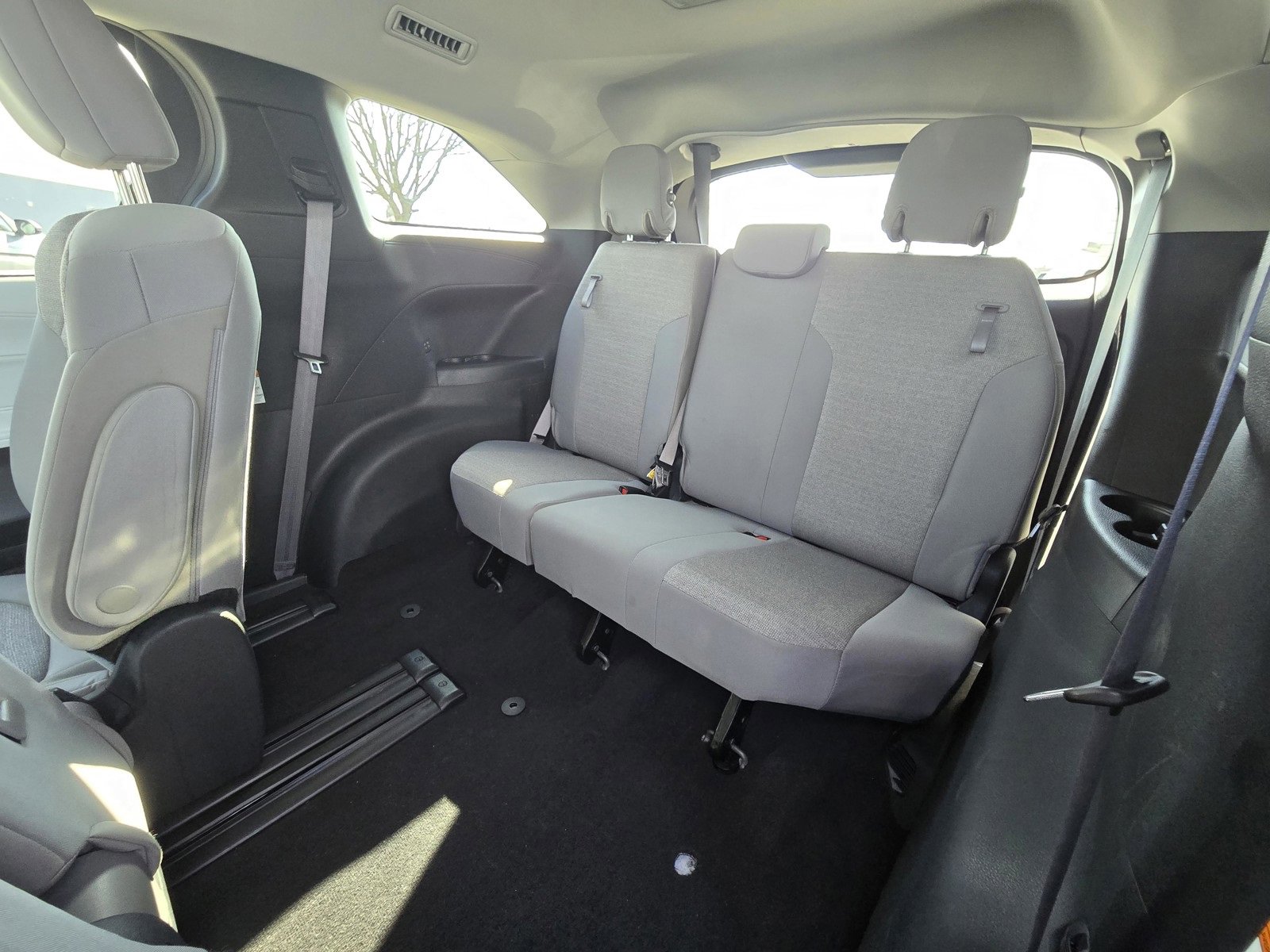 Used 2025 Toyota Sienna LE image 11