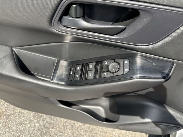 Used 2024 Nissan Rogue S FWD image 26