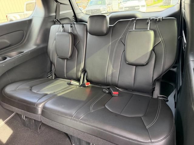 Used 2023 Chrysler Pacifica Touring-L w/ S Appearance Package FWD image 9