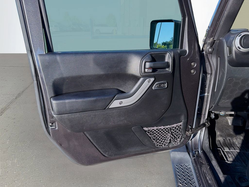 Used 2017 Jeep Wrangler Unlimited Sahara w/ Connectivity Group AWD/4WD image 20
