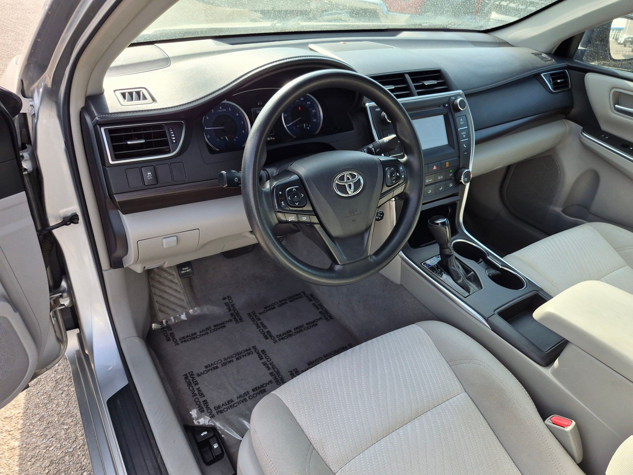 Used 2017 Toyota Camry LE FWD image 14