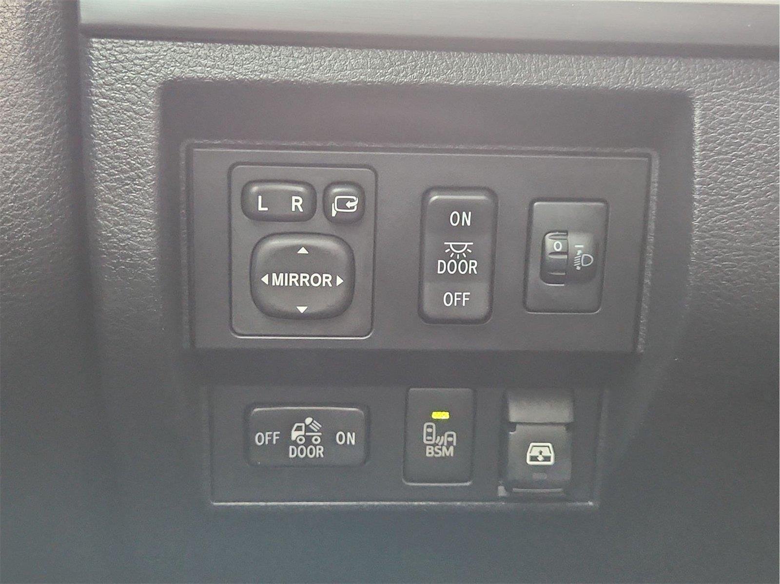 Used 2017 Toyota Tundra Platinum AWD/4WD image 5