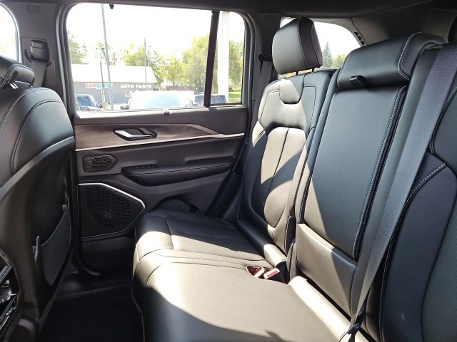 New 2025 Jeep Grand Cherokee Limited w/ Luxury Tech Group II image 20