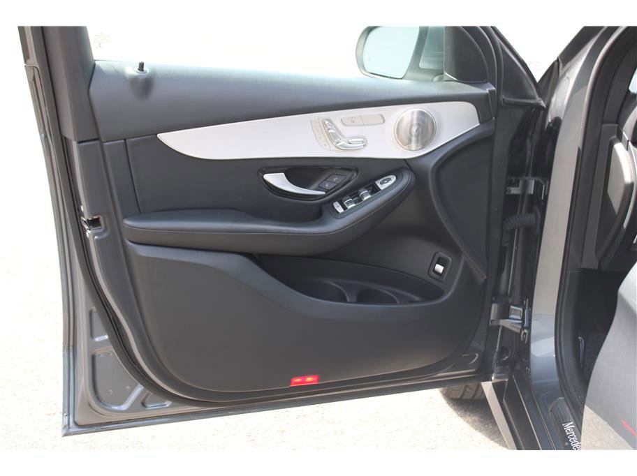 Used 2021 Mercedes-Benz GLC 300 4MATIC image 7