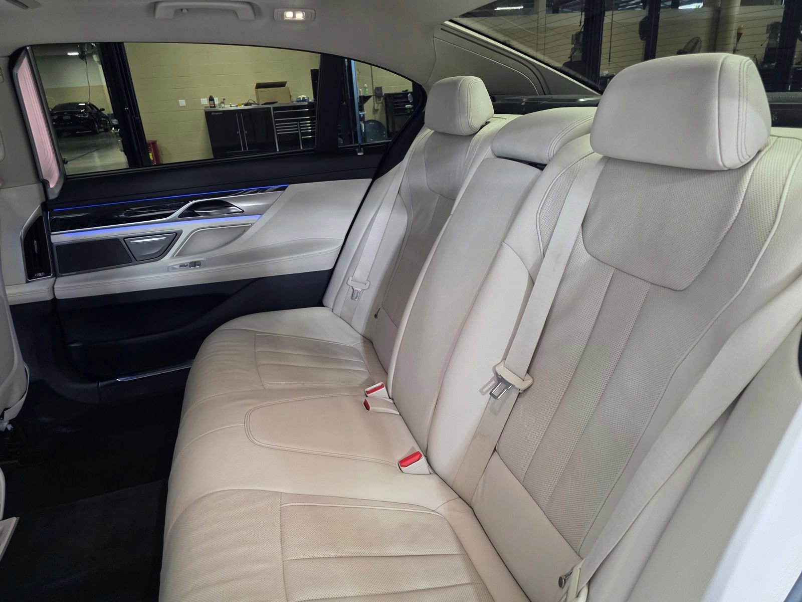 Used 2020 BMW 745e xDrive AWD/4WD image 14