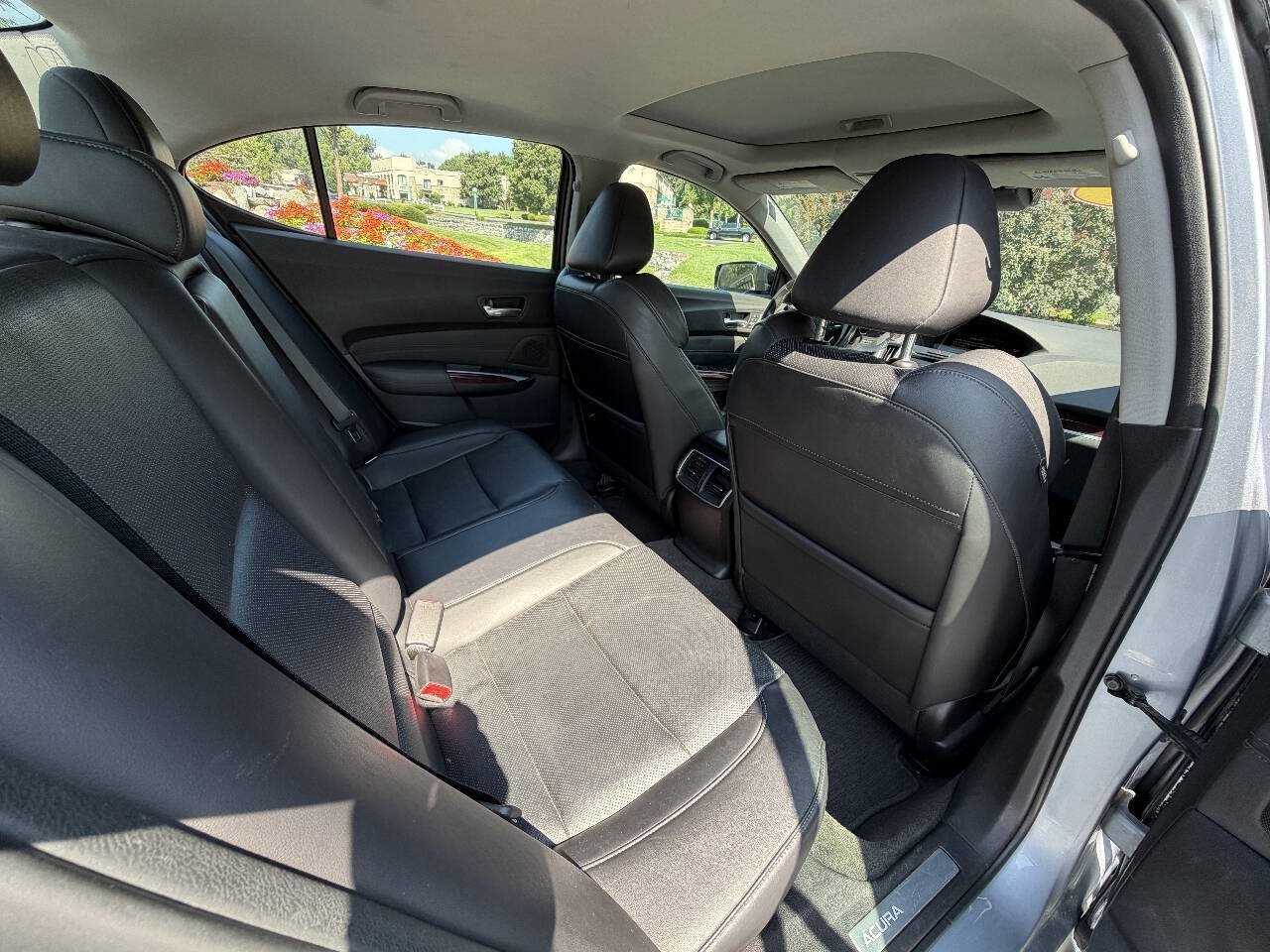 Used 2016 Acura TLX w/ Technology Package FWD image 9